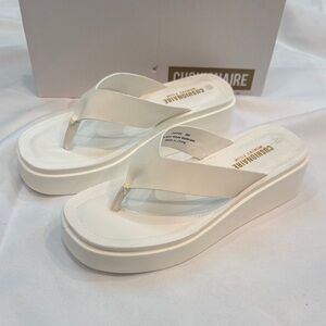 NIB Cushionaire Memory Foam White Chunky Wedge Flip Flop Sandals, Women’s Size 8